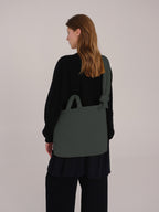 Sac rembourré 100 % nylon recyclé, fermeture zippée, compartiment pour ordinateur portable et tablette