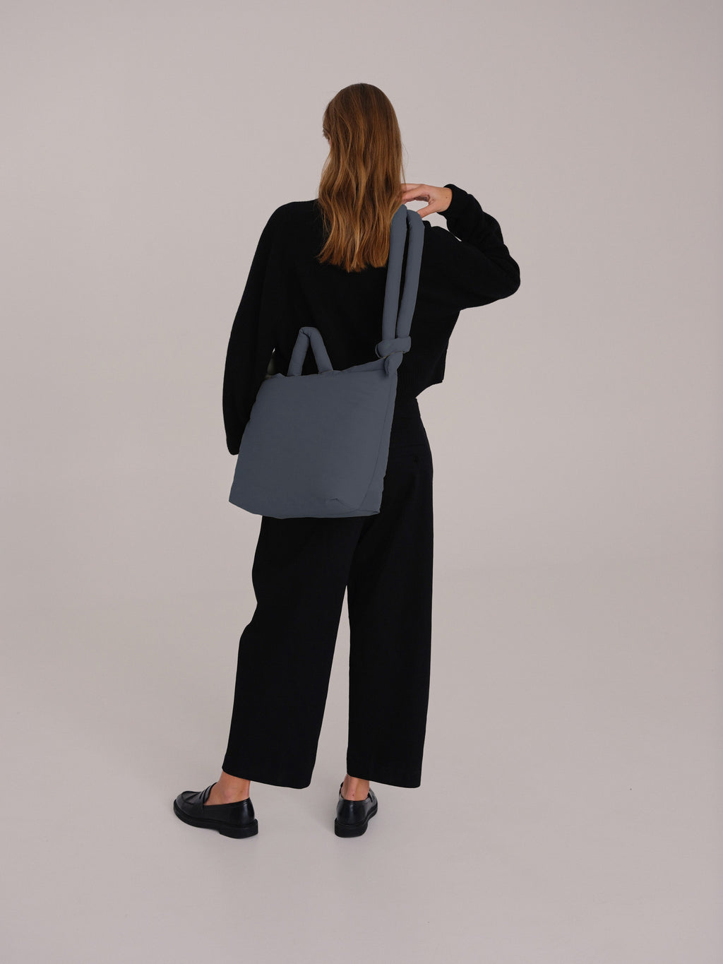 Sac rembourré 100 % nylon recyclé, fermeture zippée, compartiment pour ordinateur portable et tablette