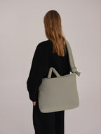 Sac rembourré 100 % nylon recyclé, fermeture zippée, compartiment pour ordinateur portable et tablette