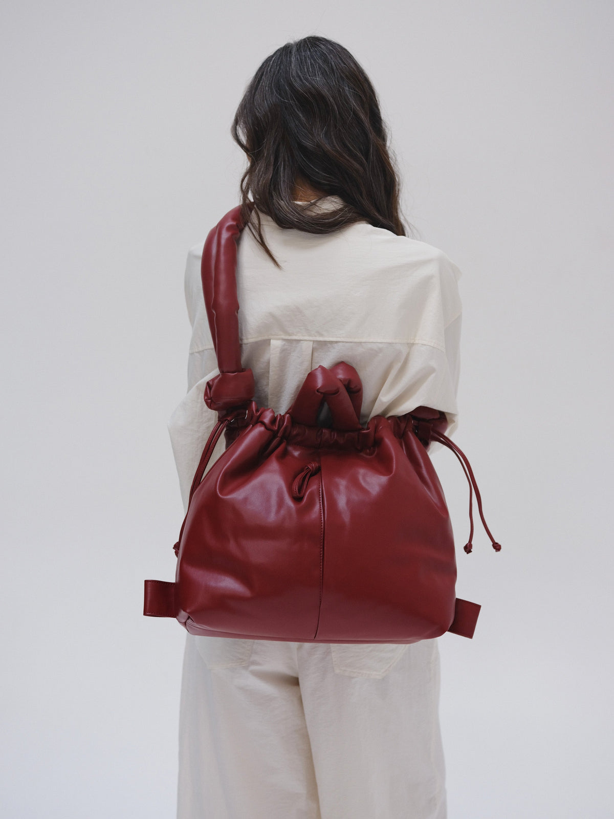 Ona Vegan Leather – Sac en cuir vegan rembourré et résistant à l'eau, peut accueillir des ordinateurs portables jusqu'à 17"