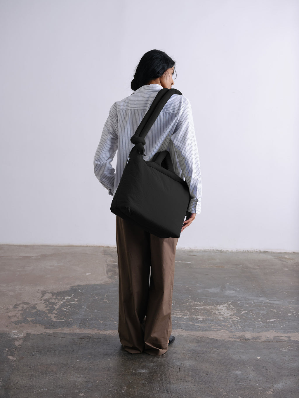 Sac rembourré 100 % nylon recyclé, fermeture zippée, compartiment pour ordinateur portable et tablette
