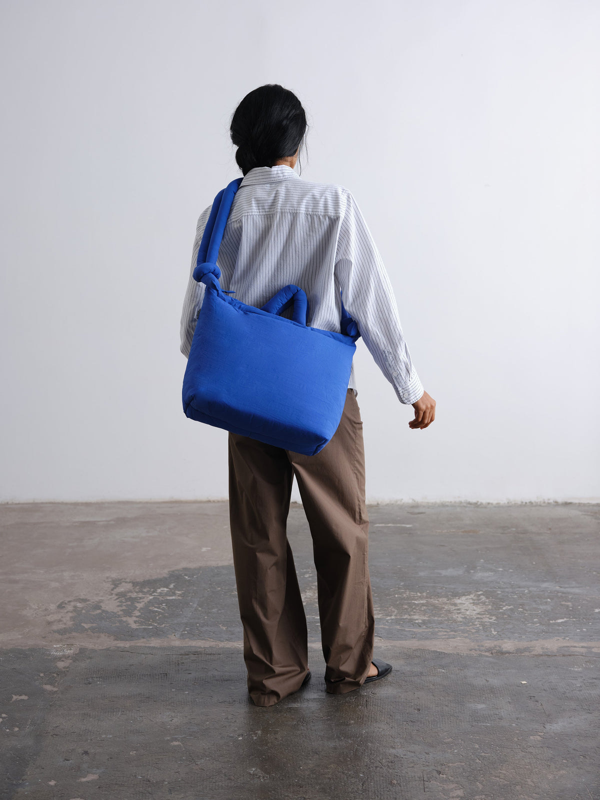 Sac rembourré 100 % nylon recyclé, fermeture zippée, compartiment pour ordinateur portable et tablette