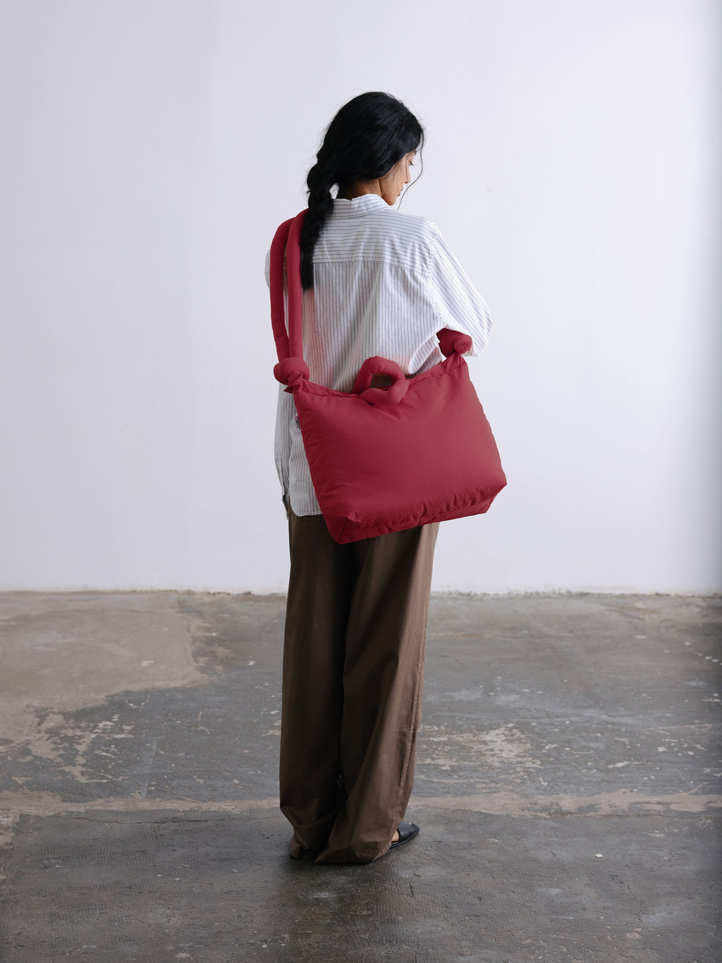 Sac rembourré 100 % nylon recyclé, fermeture zippée, compartiment pour ordinateur portable et tablette