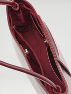 Sac Pina – Sac à bandoulière compact en cuir végétalien, lignes épurées et silhouette intemporelle