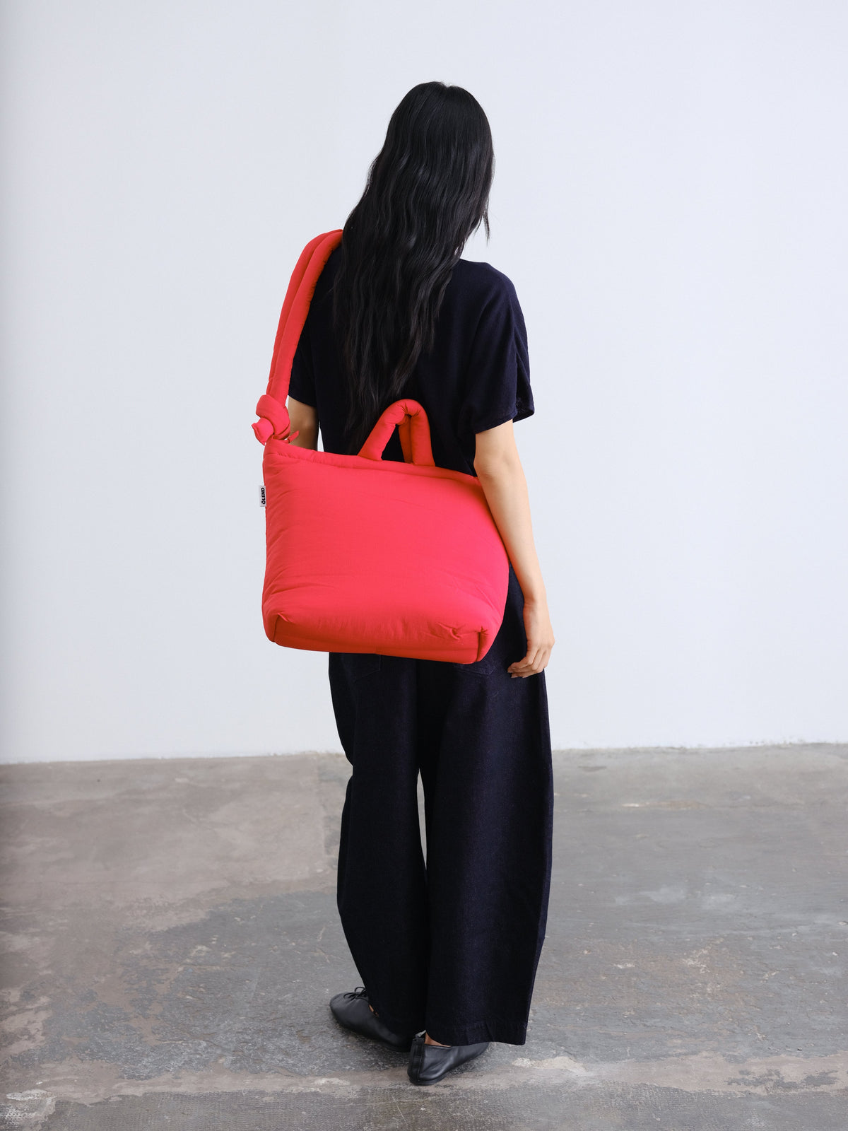 Sac rembourré 100 % nylon recyclé, fermeture zippée, compartiment pour ordinateur portable et tablette