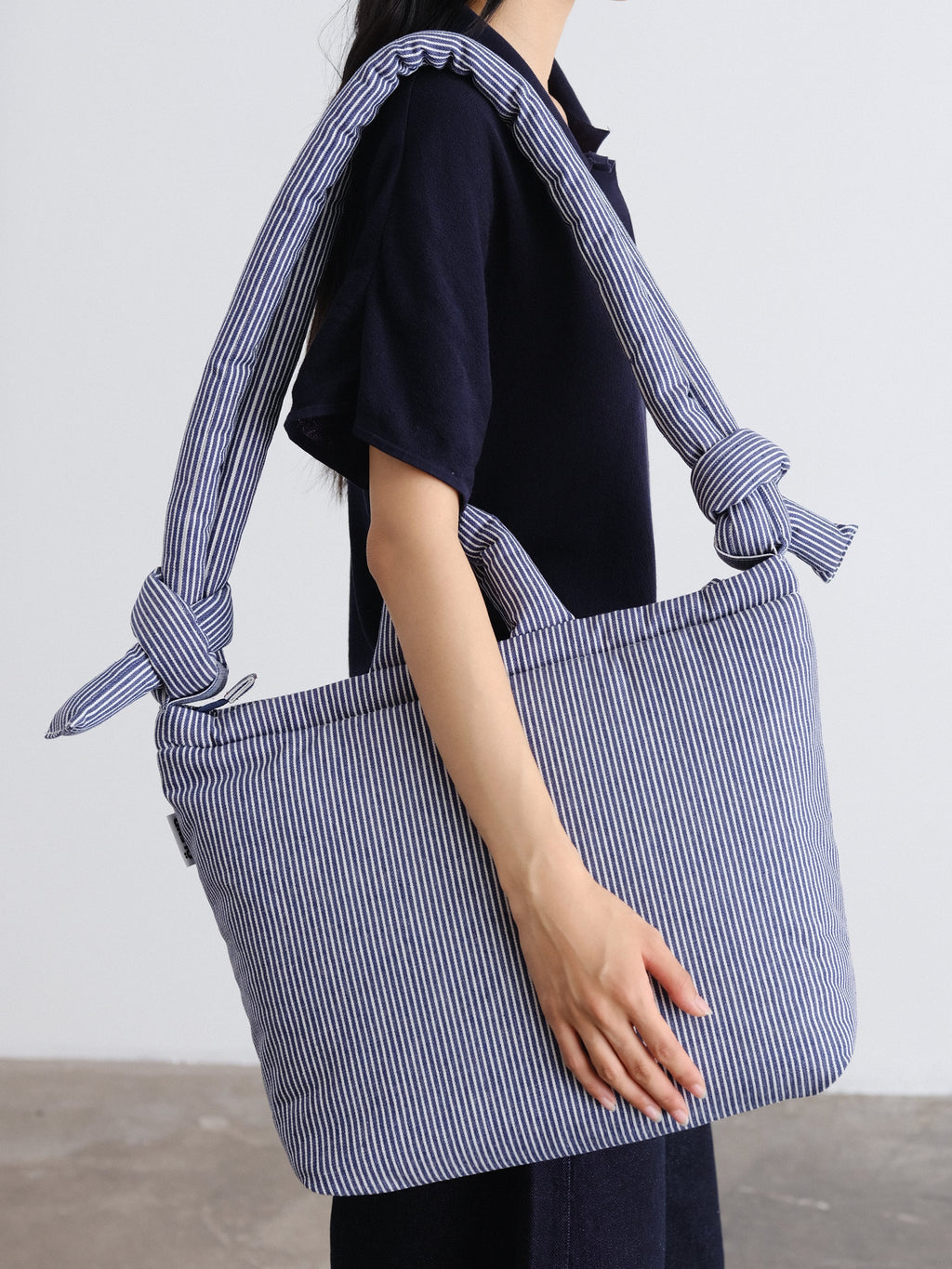 Sac rembourré 100 % nylon recyclé, fermeture zippée, compartiment pour ordinateur portable et tablette