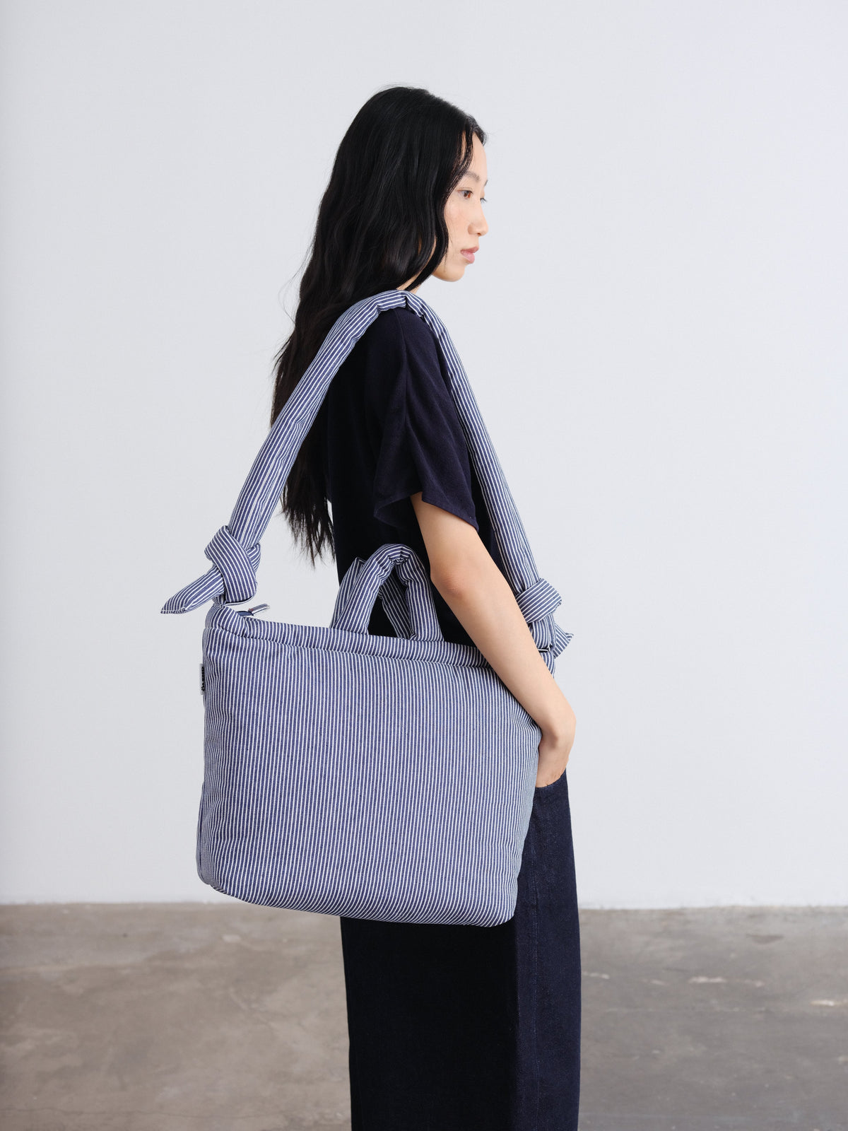 Sac rembourré 100 % nylon recyclé, fermeture zippée, compartiment pour ordinateur portable et tablette