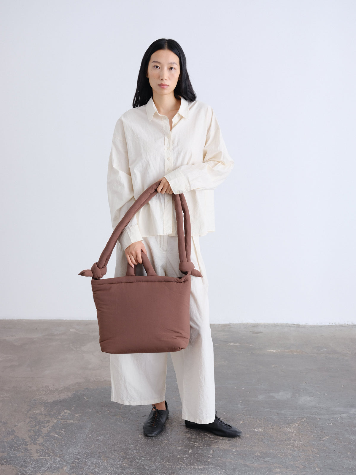 Sac rembourré 100 % nylon recyclé, fermeture zippée, compartiment pour ordinateur portable et tablette