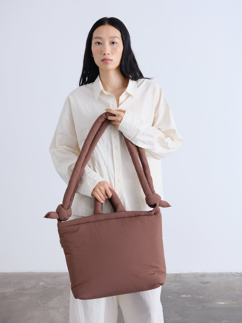 Sac rembourré 100 % nylon recyclé, fermeture zippée, compartiment pour ordinateur portable et tablette