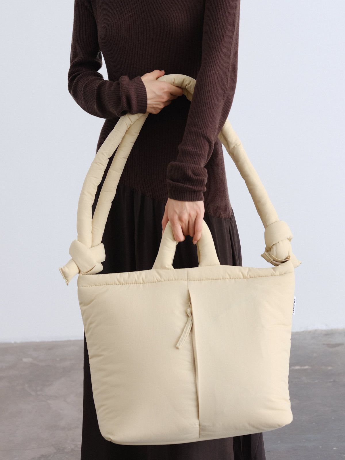 Sac rembourré 100 % nylon recyclé, fermeture zippée, compartiment pour ordinateur portable et tablette