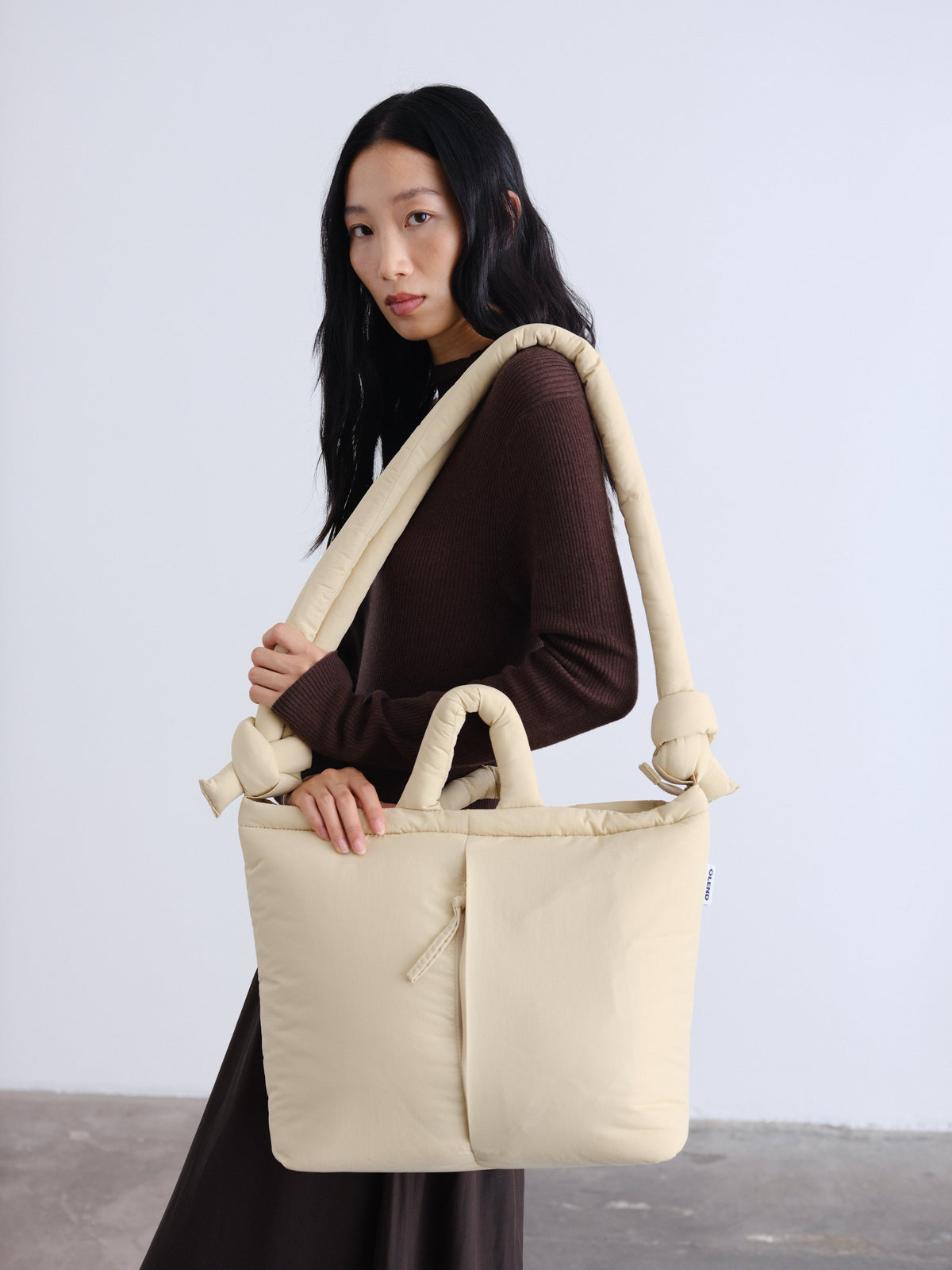 Sac rembourré 100 % nylon recyclé, fermeture zippée, compartiment pour ordinateur portable et tablette