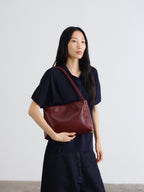 Sac Pina – Sac à bandoulière compact en cuir végétalien, lignes épurées et silhouette intemporelle