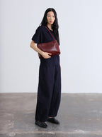 Sac Pina – Sac à bandoulière compact en cuir végétalien, lignes épurées et silhouette intemporelle