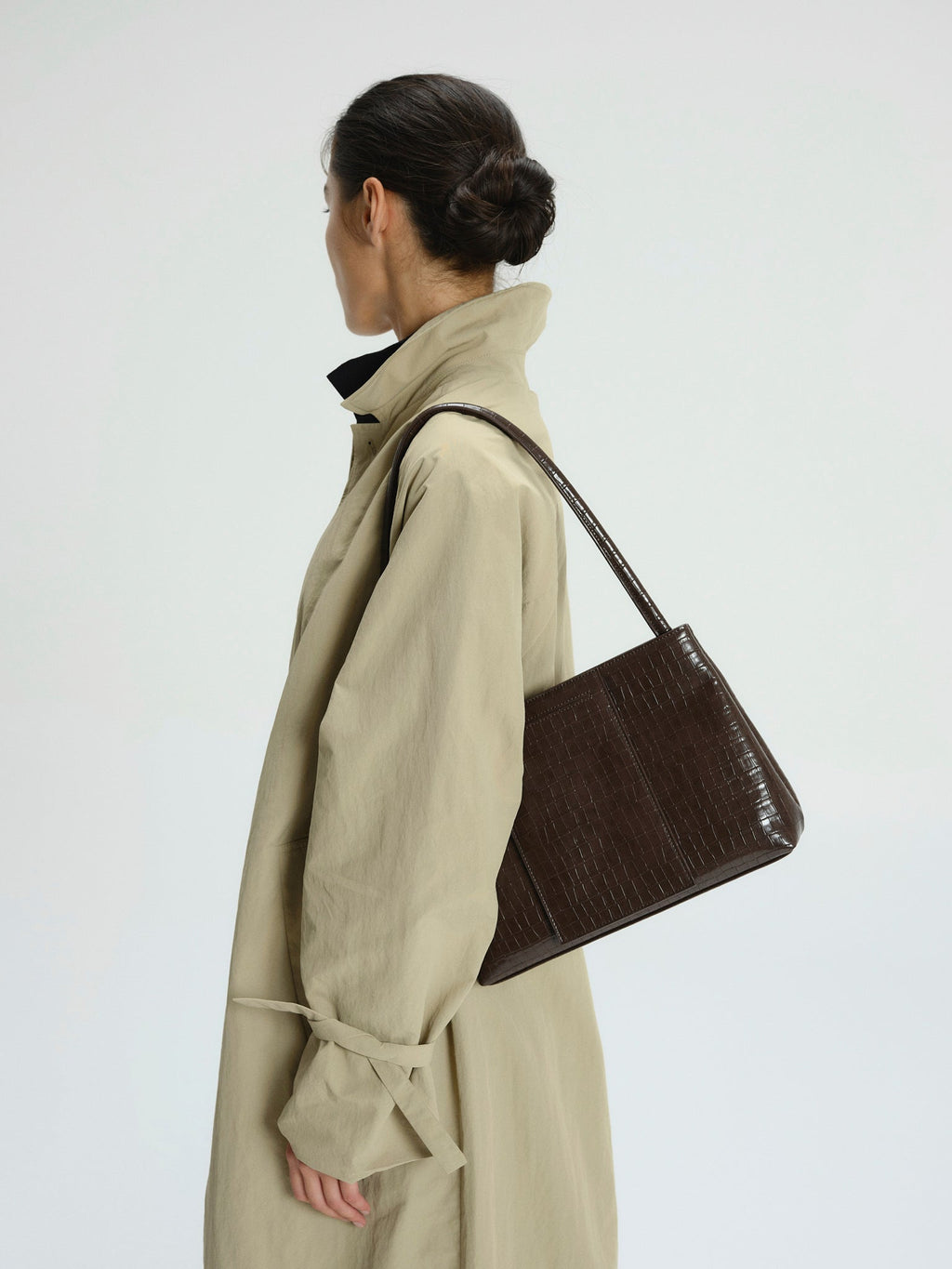 Sac Pina – Sac à bandoulière compact en cuir végétalien, lignes épurées et silhouette intemporelle