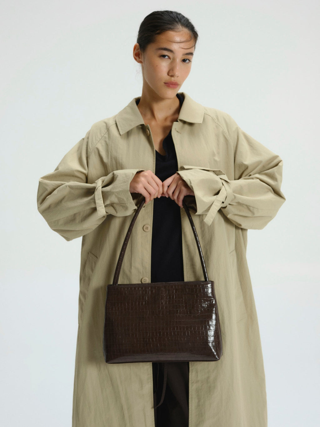 Sac Pina – Sac à bandoulière compact en cuir végétalien, lignes épurées et silhouette intemporelle
