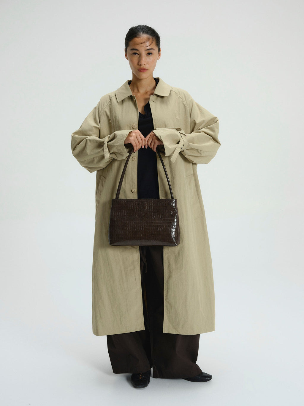 Sac Pina – Sac à bandoulière compact en cuir végétalien, lignes épurées et silhouette intemporelle