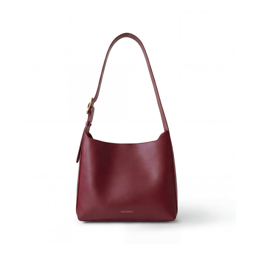 Sac hobo noir à épaule, boucle dorée, aspect cuir lisse