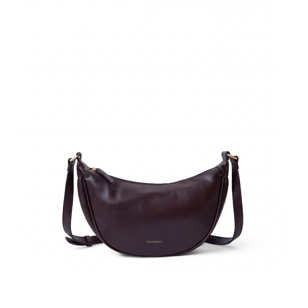 Sac bandoulière croissant noir, aspect cuir lisse