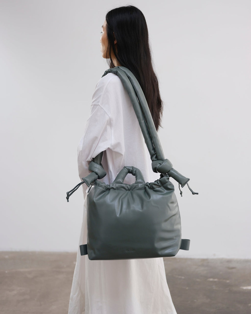 Ona Vegan Leather – Sac en cuir vegan rembourré et résistant à l'eau, peut accueillir des ordinateurs portables jusqu'à 17"