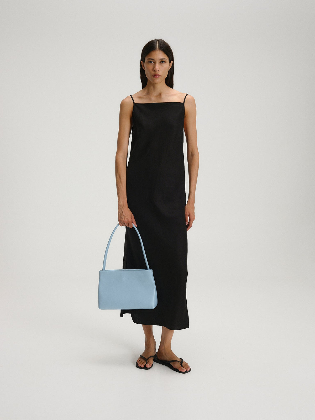 Sac Pina – Sac à bandoulière compact en cuir végétalien, lignes épurées et silhouette intemporelle