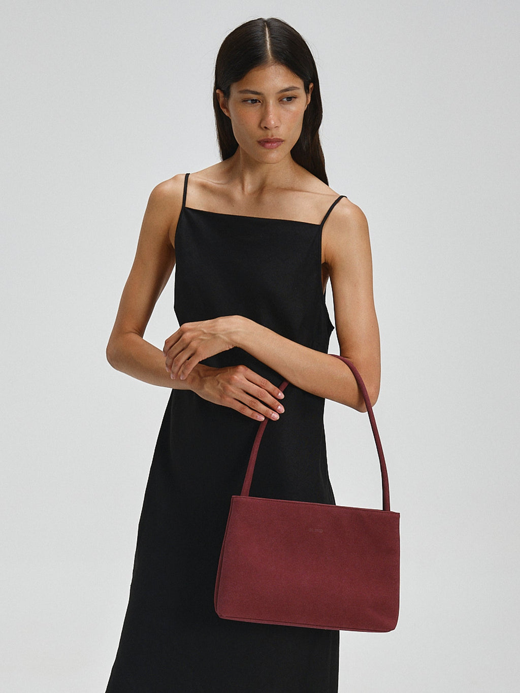 Sac Pina – Sac à bandoulière compact en cuir végétalien, lignes épurées et silhouette intemporelle