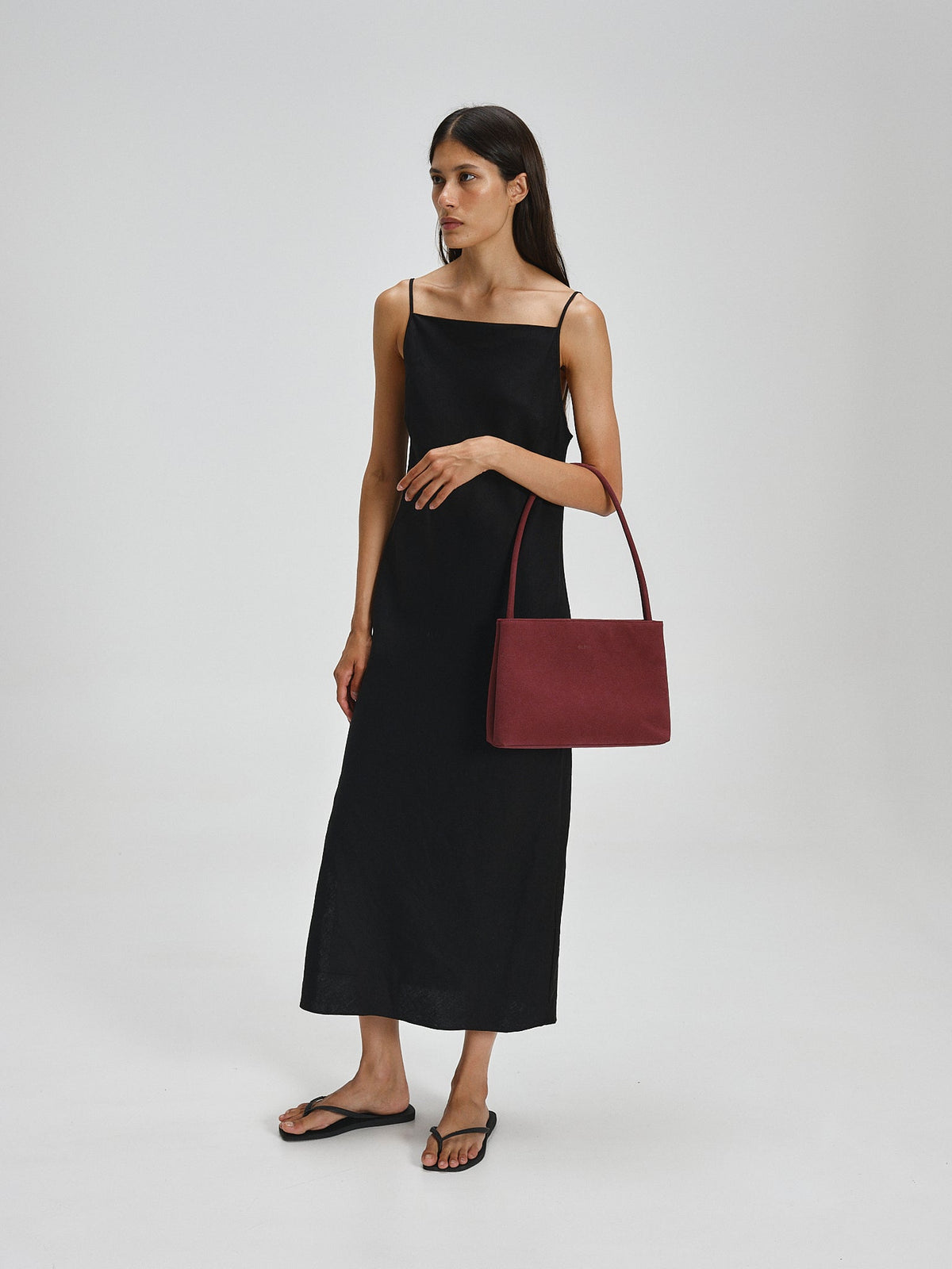 Sac Pina – Sac à bandoulière compact en cuir végétalien, lignes épurées et silhouette intemporelle