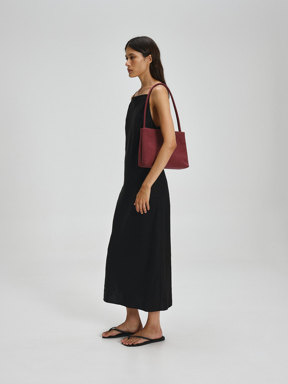 Sac Pina – Sac à bandoulière compact en cuir végétalien, lignes épurées et silhouette intemporelle
