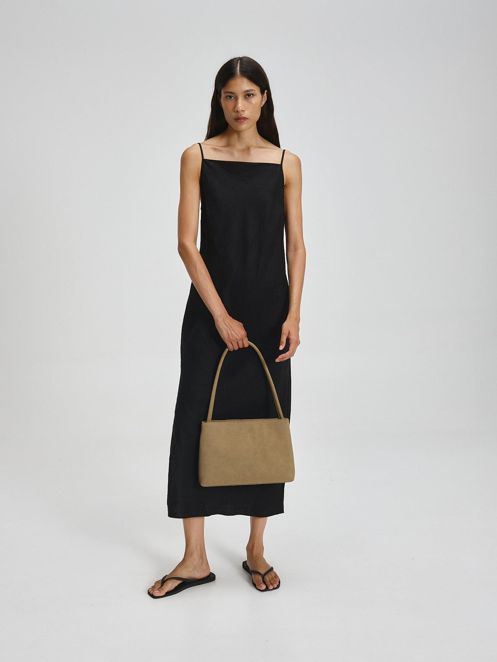 Sac Pina – Sac à bandoulière compact en cuir végétalien, lignes épurées et silhouette intemporelle