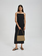 Sac Pina – Sac à bandoulière compact en cuir végétalien, lignes épurées et silhouette intemporelle
