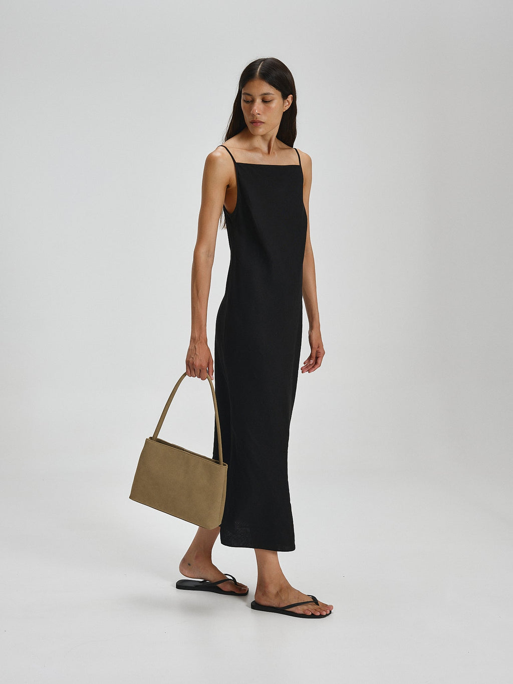 Sac Pina – Sac à bandoulière compact en cuir végétalien, lignes épurées et silhouette intemporelle