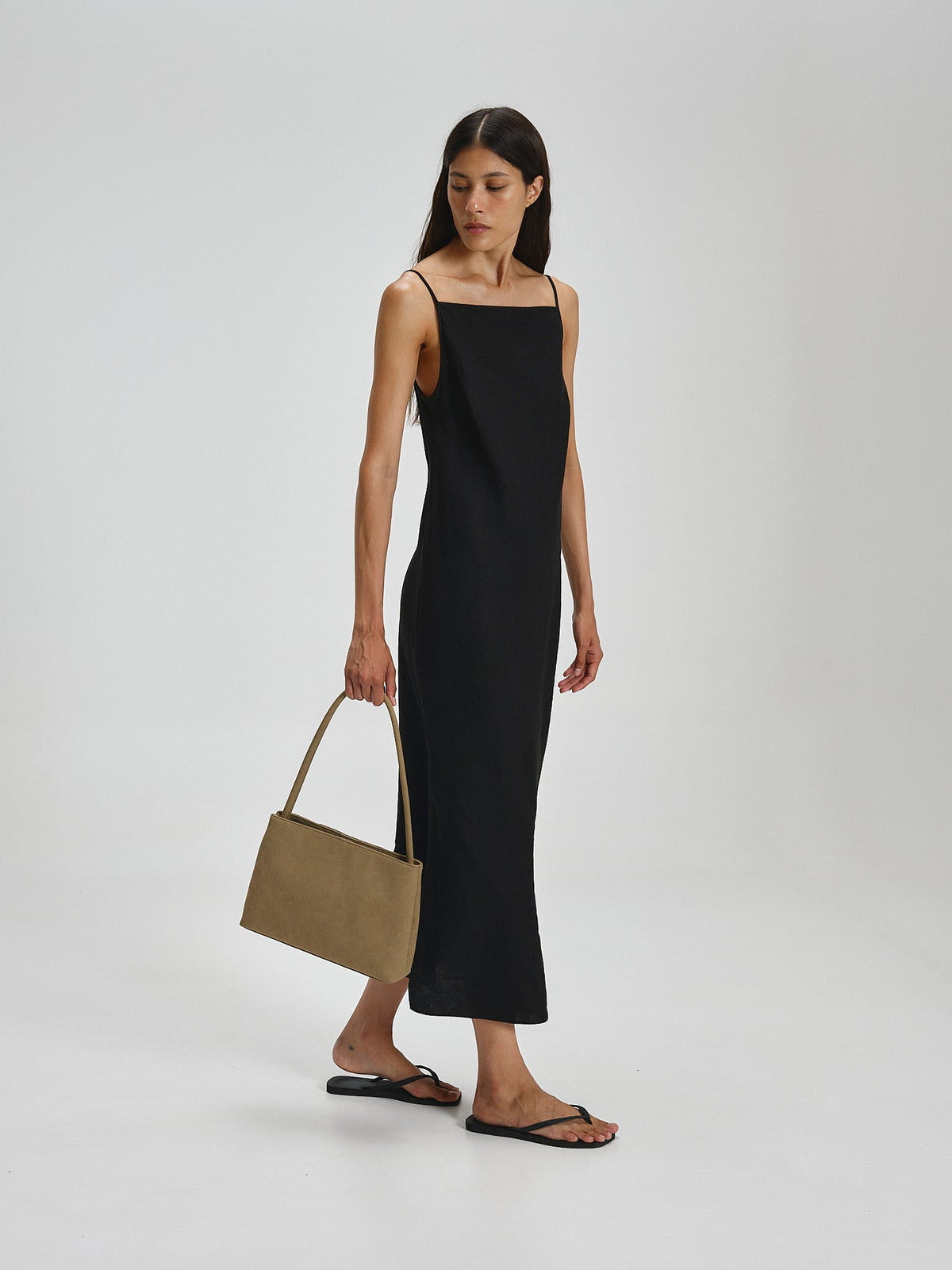 Sac Pina – Sac à bandoulière compact en cuir végétalien, lignes épurées et silhouette intemporelle