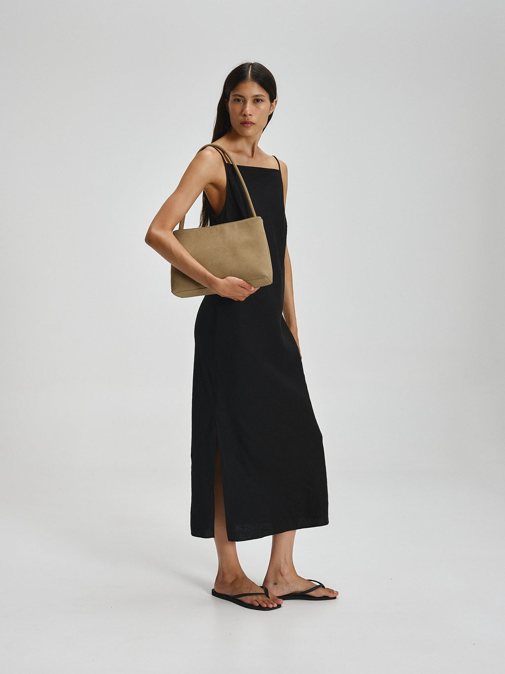 Sac Pina – Sac à bandoulière compact en cuir végétalien, lignes épurées et silhouette intemporelle