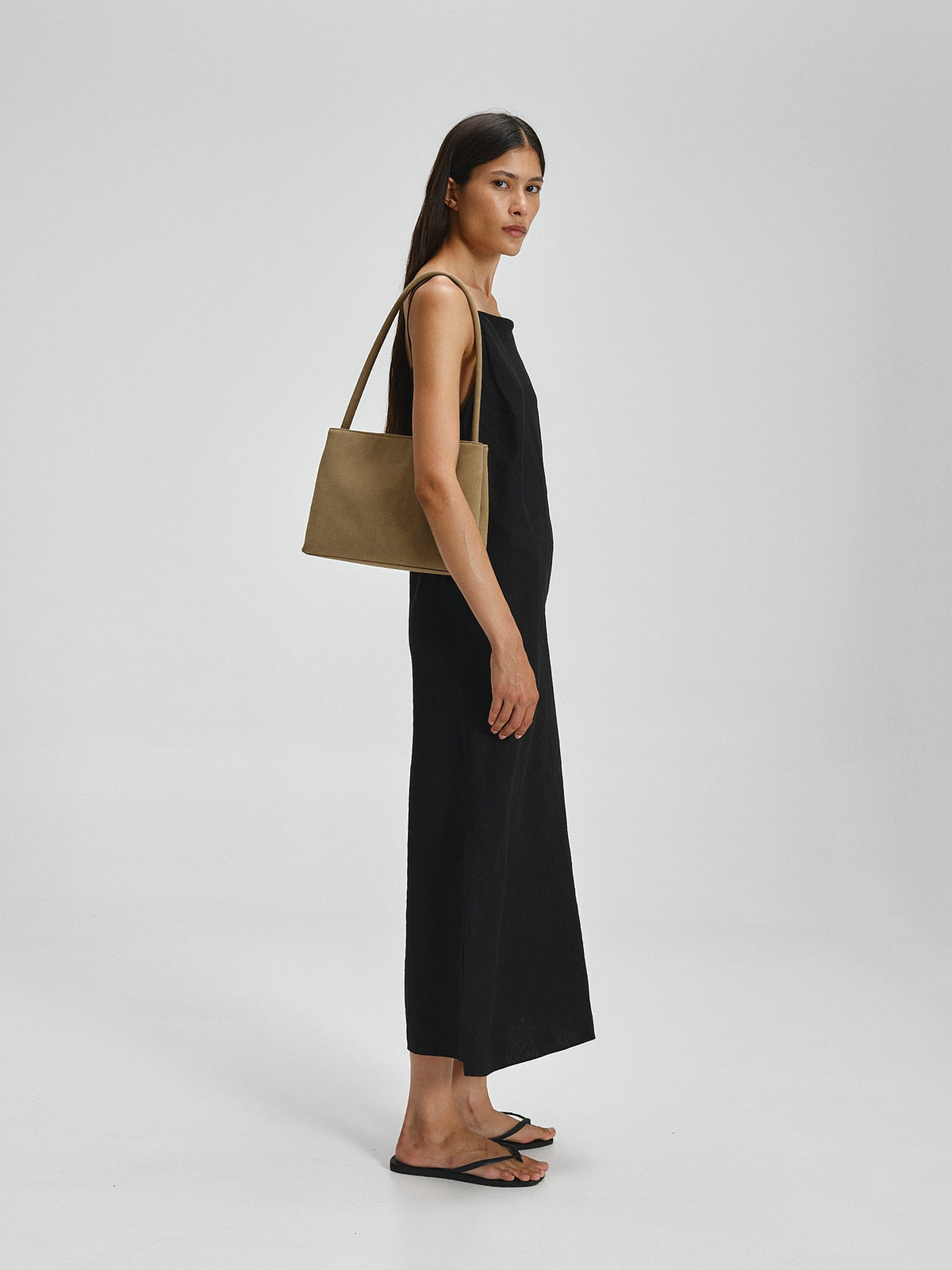 Sac Pina – Sac à bandoulière compact en cuir végétalien, lignes épurées et silhouette intemporelle