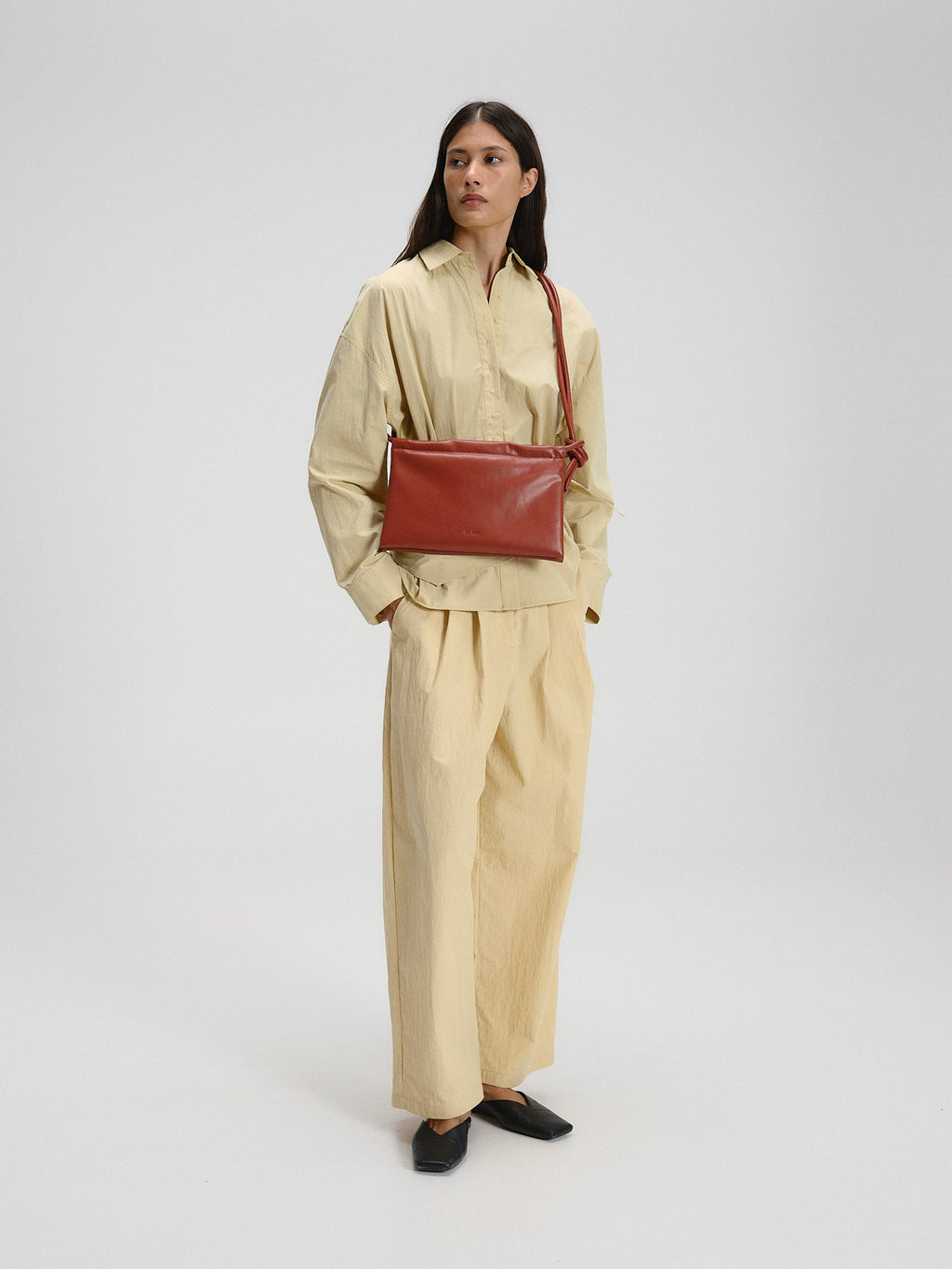 Petit sac repliable – Petit sac souple en cuir végétalien, double anse nouée à la main, fermeture éclair