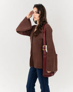 Sac hobo noir à épaule, boucle dorée, aspect cuir lisse