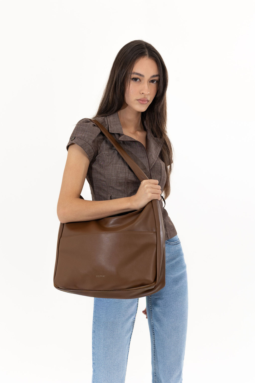 Sac cabas à anses longues et fines, finition aspect cuir lisse