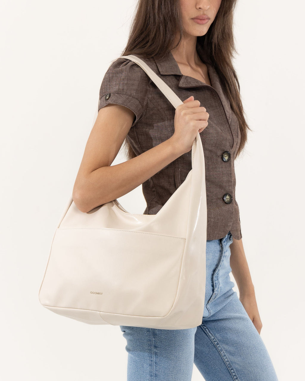 Sac cabas à anses longues et fines, finition aspect cuir lisse