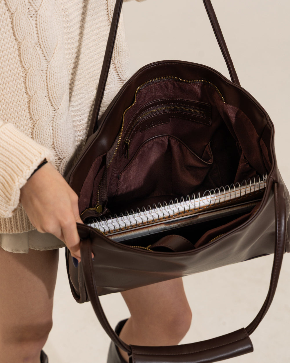 Cabas minimaliste noir, élégant et épuré